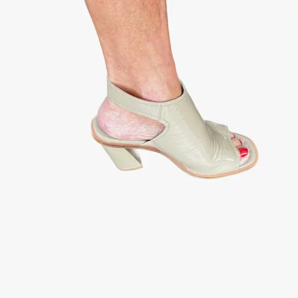 Donald Pliner Emiko crinkle patent leather sandal, 7.5, Never worn - Picture 10 of 14